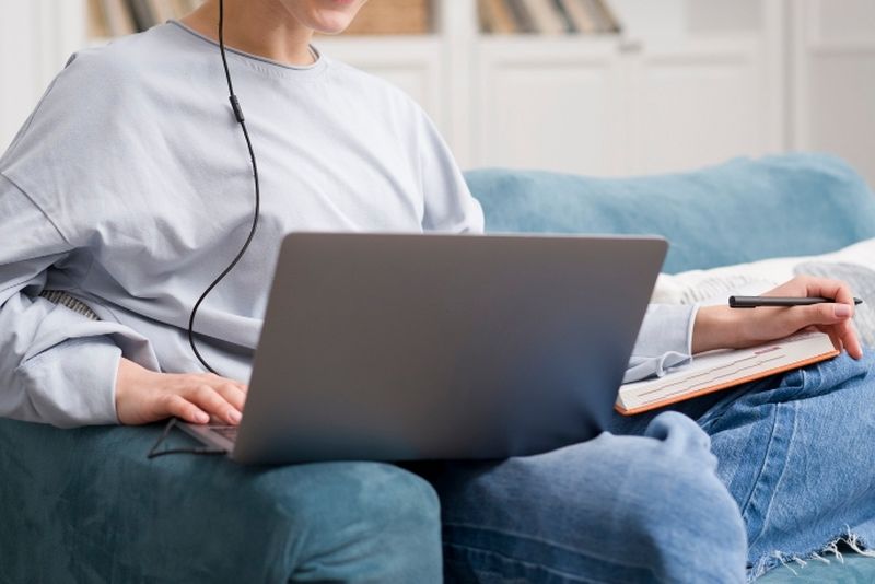 Jak uzyskać zaświadczenie o stażu pracy? ZUS zaprasza na bezpłatne szkolenia online